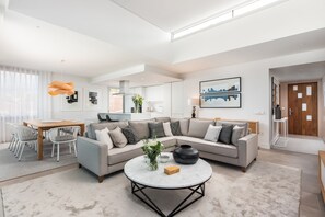 Premium bedding, down comforters, pillowtop beds, in-room safe - Los Jardines de Abama Suites & Villas (Guia de Isora)