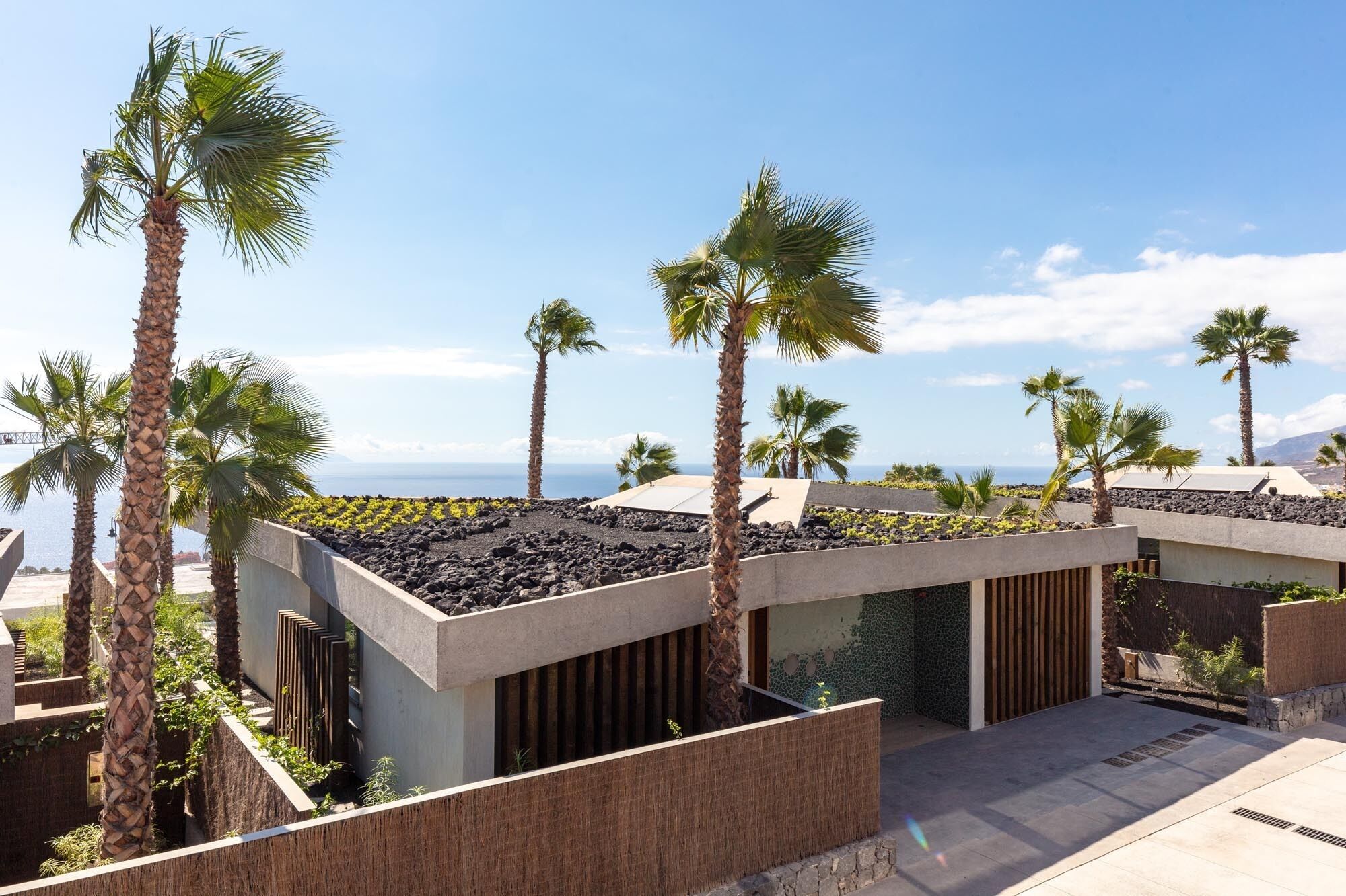 高档床上用品、羽绒被、加厚床垫、客房内保险箱