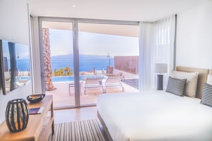 Premium bedding, down comforters, pillowtop beds, in-room safe
