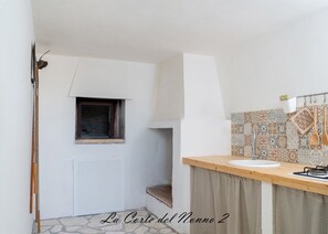 Réfrigérateur, four, plaque de cuisson, cafetière/bouilloire