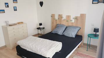 2 chambres, fer et planche à repasser, Wi-Fi gratuit, draps fournis