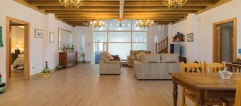Balneario de Fontibre Rodeado de Finca Privada de 5.000 m2 con Jacuzzi y Terraza