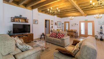 Smart TV, ping pong, books