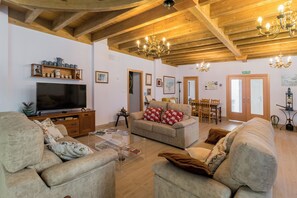 Smart TV, tenis de mesa y libros 