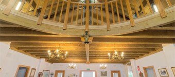 Balneario de Fontibre Rodeado de Finca Privada de 5.000 m2 con Jacuzzi y Terraza