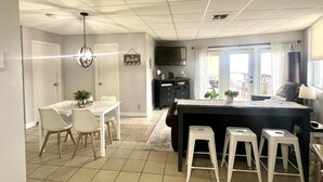 Interior - Amazing Bay View, Boat docks, and easy walk to the beach (South Padre Island)