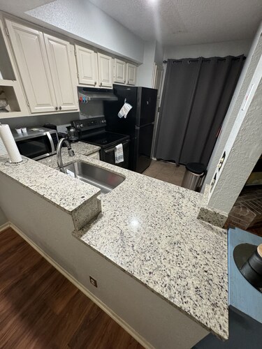 950sqft + Short Term Rental - Near River Ranch