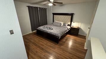 1 habitación, escritorio, tabla de planchar con plancha y wifi gratis