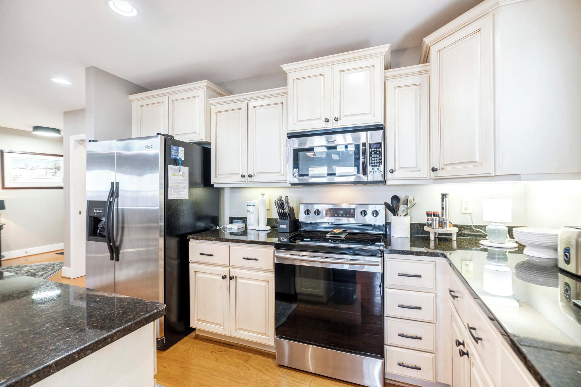 Dishwasher, coffee/tea maker, cookware/dishes/utensils, dining tables