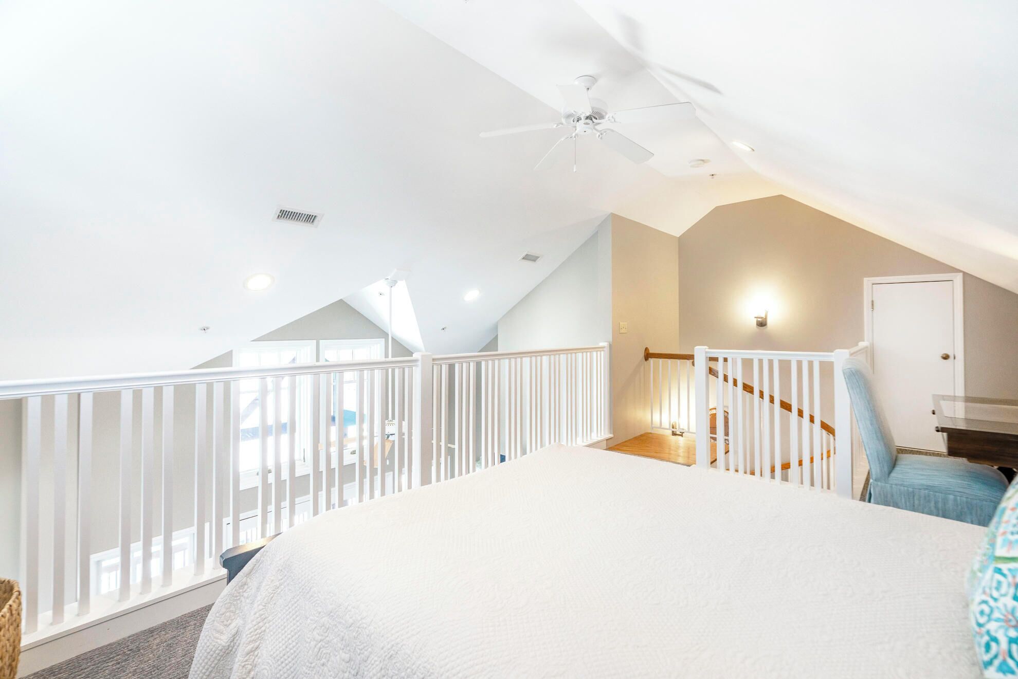 2 bedrooms, iron/ironing board, internet, bed sheets