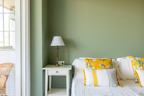 2 bedrooms, iron/ironing board, Internet, bed sheets