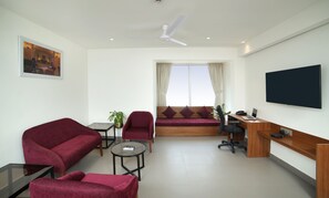 Caja de seguridad en la habitación y escritorio 