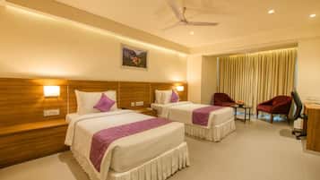 Premier Room | Peti besi dalam bilik, meja, kalis bunyi, seterika/papan seterika