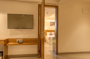 객실 내 금고, 책상, 방음 설비, 다리미/다리미판