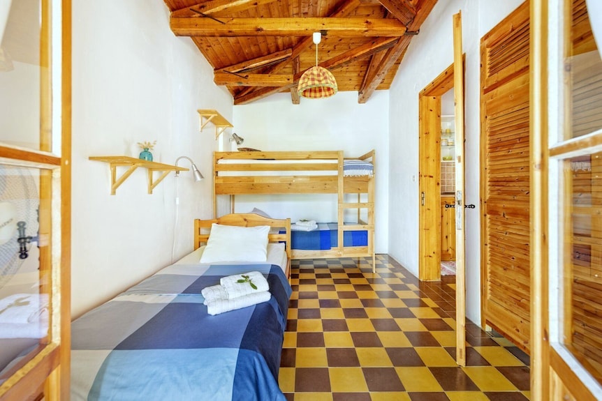 Self Catered Daphnes Cottage #3 With Large Veranda And Garden Near The Beach. - Greece