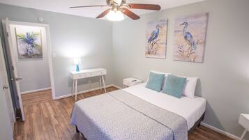 2 bedrooms, desk, WiFi, bed sheets