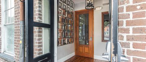 تفاصيل الفندق من الخارج