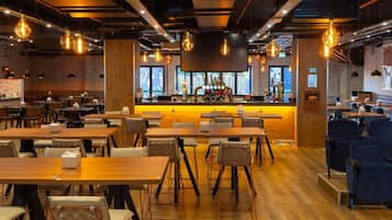 Breakfast, lunch, dinner served; international cuisine