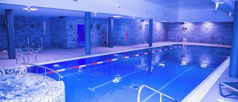 Indoor pool, pool loungers