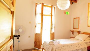 1 bedroom, in-room safe, iron/ironing board, free WiFi