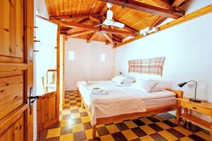 1 bedroom, in-room safe, iron/ironing board, free WiFi