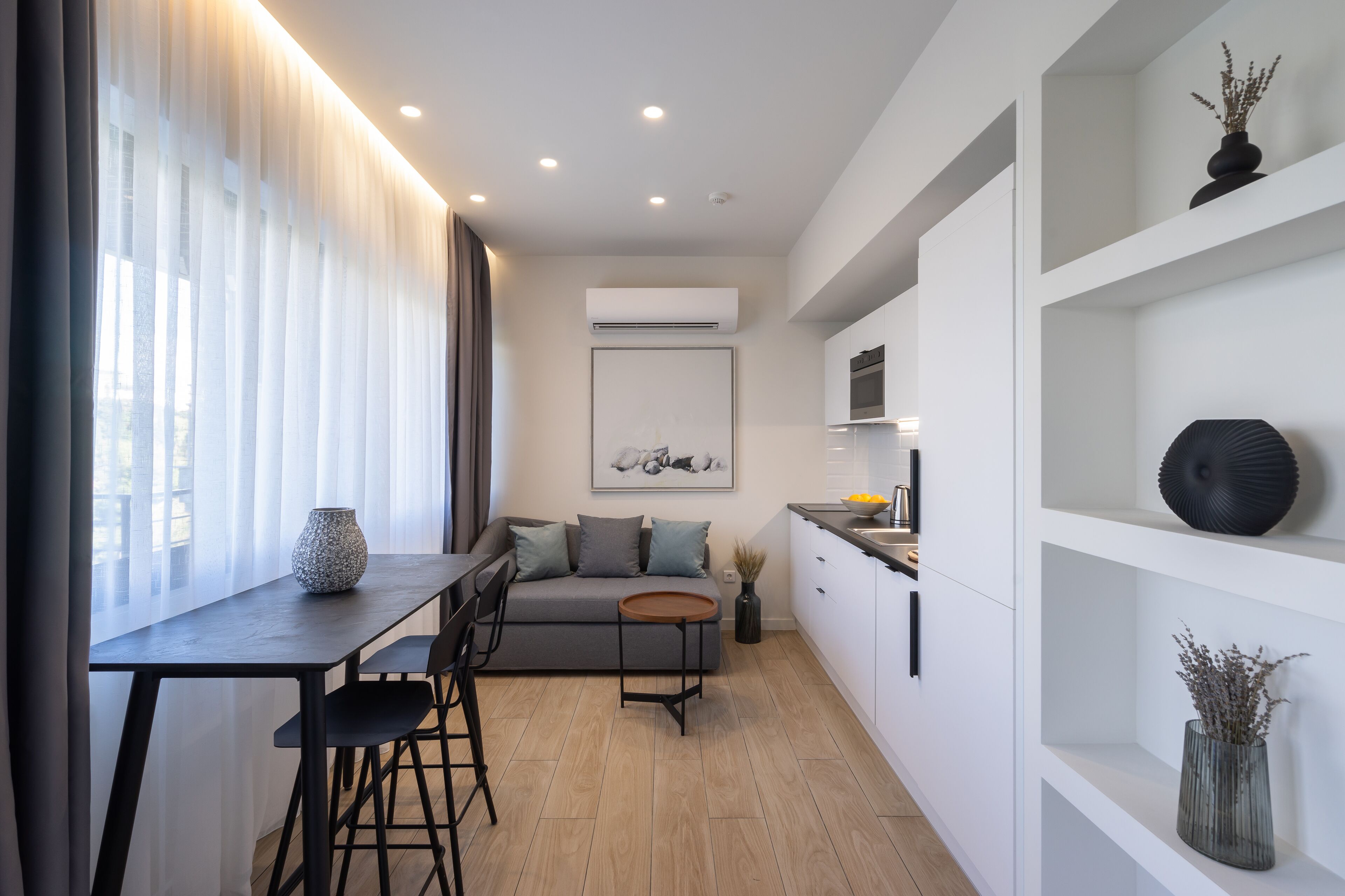 Loft Kota | Area keluarga | Smart TV 43-inci dengan saluran TV kabel dan TV