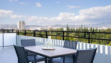 City Loft | 1 bedroom, hypo-allergenic bedding, in-room safe, individually decorated