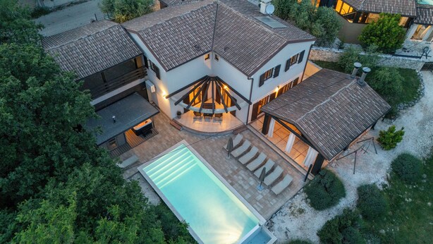 A large, multi-story house with a swimming pool, outdoor seating area, and a covered patio. - Villa Dali with whirlpool, sauna and 5 bedrooms (Svetvinčenat)