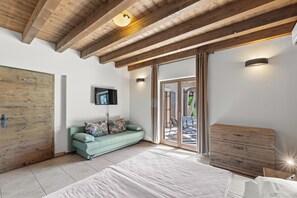 5 dormitoris, planxa i posts de planxar, wifi gratuïta i roba de llit 