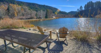 River Front Cabin on 1 acre - 14 Minutes to Downtown Durango