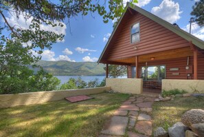 Property grounds - Water's Edge Cabin on Lake Vallecito | Waterfront, Lake Views, Walk to Marina (Bayfield)