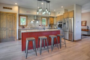 Fridge, microwave, oven, dishwasher - Luxury Home | Mountain Views, Outdoor Fireplace | 1 Mile to Purg (Durango)