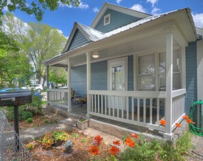 Exterior - Historic Downtown Cottage - Walk to Main Street and Animas River Trail (Durango)