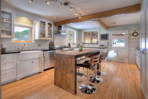 Historic Pet Friendly Home on 3 acres w/AC between Durango and Purgatory