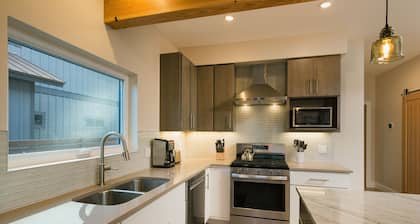 Mountain Home w/Amazing Views - 12 Min. to Durango - Central AC - EV Charger