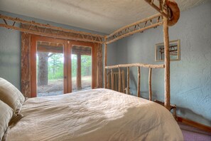 6 bedrooms, free WiFi, bed sheets - Luxury Log home on 40 Acres - Awesome Views and Decks - 7 Min to Durango (Durango)