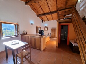 Interior - Short stays,mid-week, flexible! Farmhouse conversion private pool, ideal groups. (San Romano in Garfagnana)