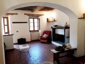 TV, table tennis - Short stays,mid-week, flexible! Farmhouse conversion private pool, ideal groups. (San Romano in Garfagnana)