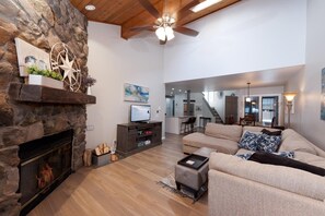 Smart TV, fireplace