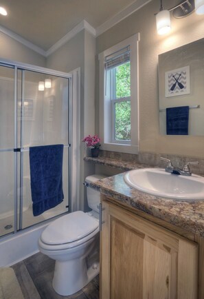 シャワー、ヘアドライヤー、タオル