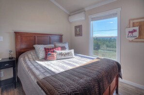 1 bedroom, free WiFi, bed sheets - Pine River Model Cabin | Riverfront Views/Access - Privacy, A/C, Near Town (Bayfield)