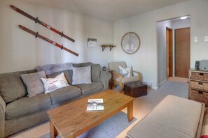 Smart TV y chimenea 