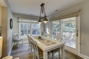 Dining - 300 Evian - Amazing 3 bedroom, 3-bath villa in Shipyard. (Hilton Head Island)