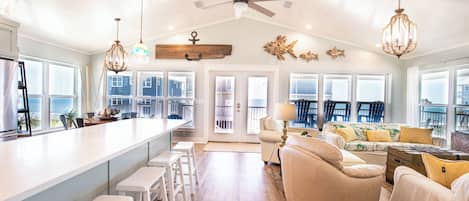 Téléviseur connecté, lecteur de DVD, livres