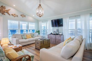 TV connectée, lecteur de DVD, livres