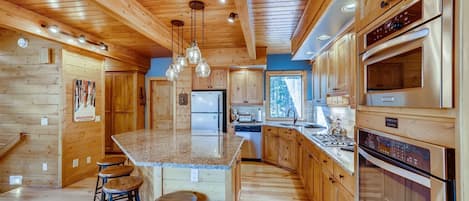 Refrigerador, microondas, placa de cocina, cafetera/tetera