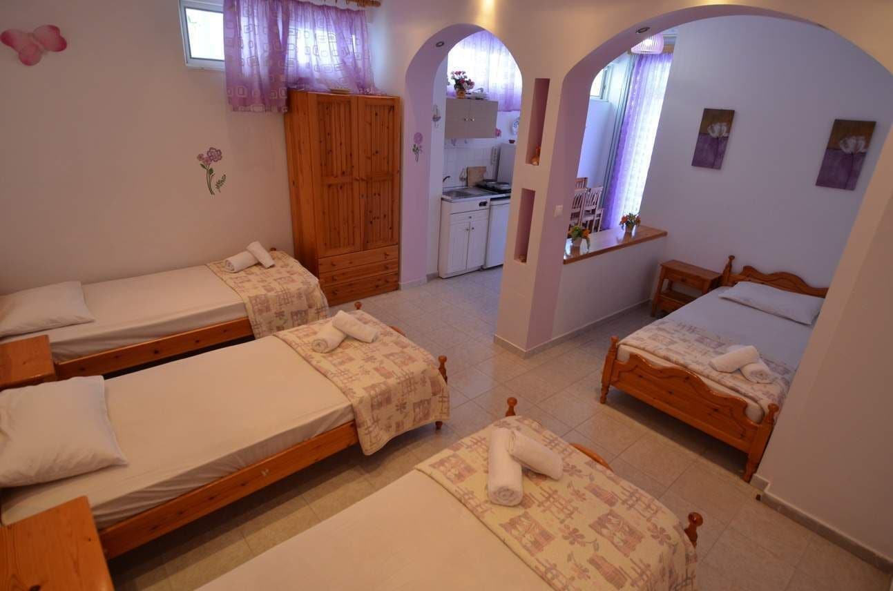 开间 (4 pax) | 客房内保险箱、遮光窗帘、免费 WiFi、床单