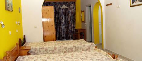 Studio (3 pax) | In-room safe, blackout curtains, free WiFi, bed sheets