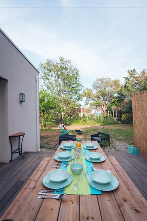 تناول الطعام بالخارج