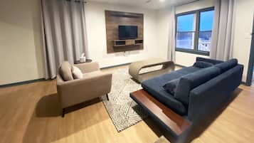 Standard Suite | 1 bedroom, iron/ironing board, free WiFi, bed sheets